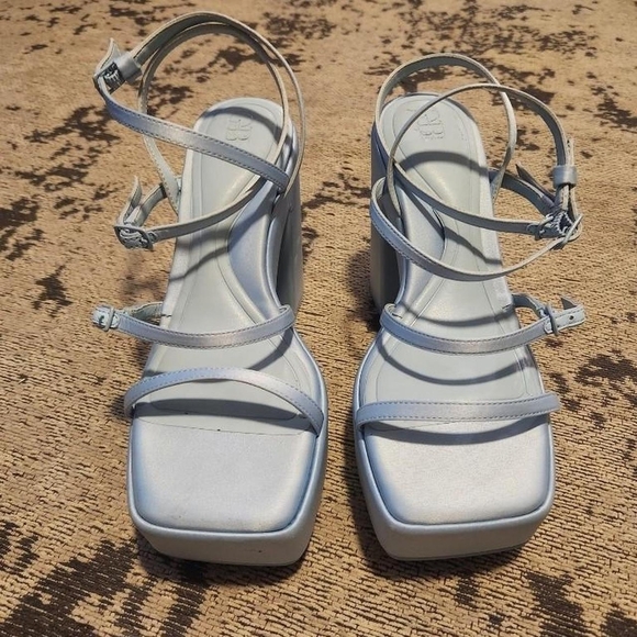 Gianni Bini Blue Heels - Size 7 - Picture 1 of 4